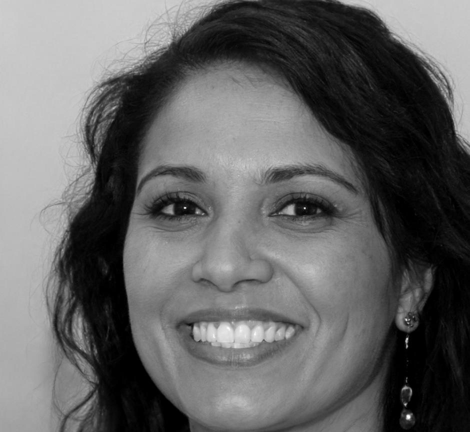 María Elena Torres, Consultora Financiera